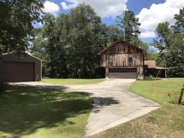 3br-3ba-river-house-contents-in-lumber-city-ga