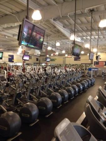 former-24-hour-fitness-center