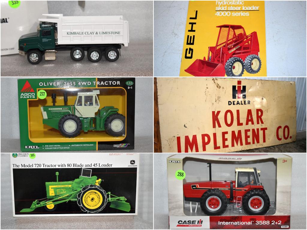 online-only-700-lots-collector-toy-memorabilia-auction