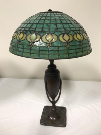 fantastic-glass-lamp-auction