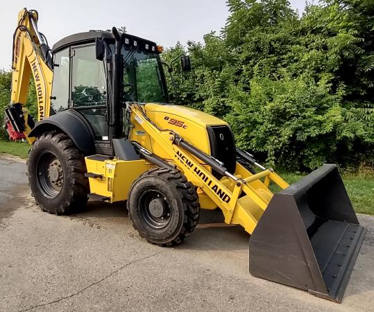 2-new-holland-backhoes-at-auction