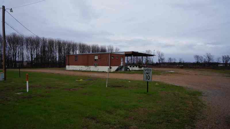 Commercial Building for Auction in Leland MS
