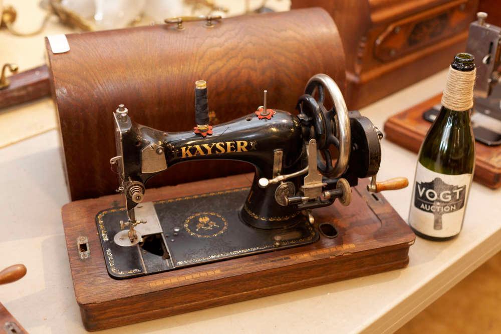 Vintage Kayser Sewing Machine, Rare Sewing Machine, Portable Sewing Machine  With Case and Key, Machine à Coudre Rétro. 
