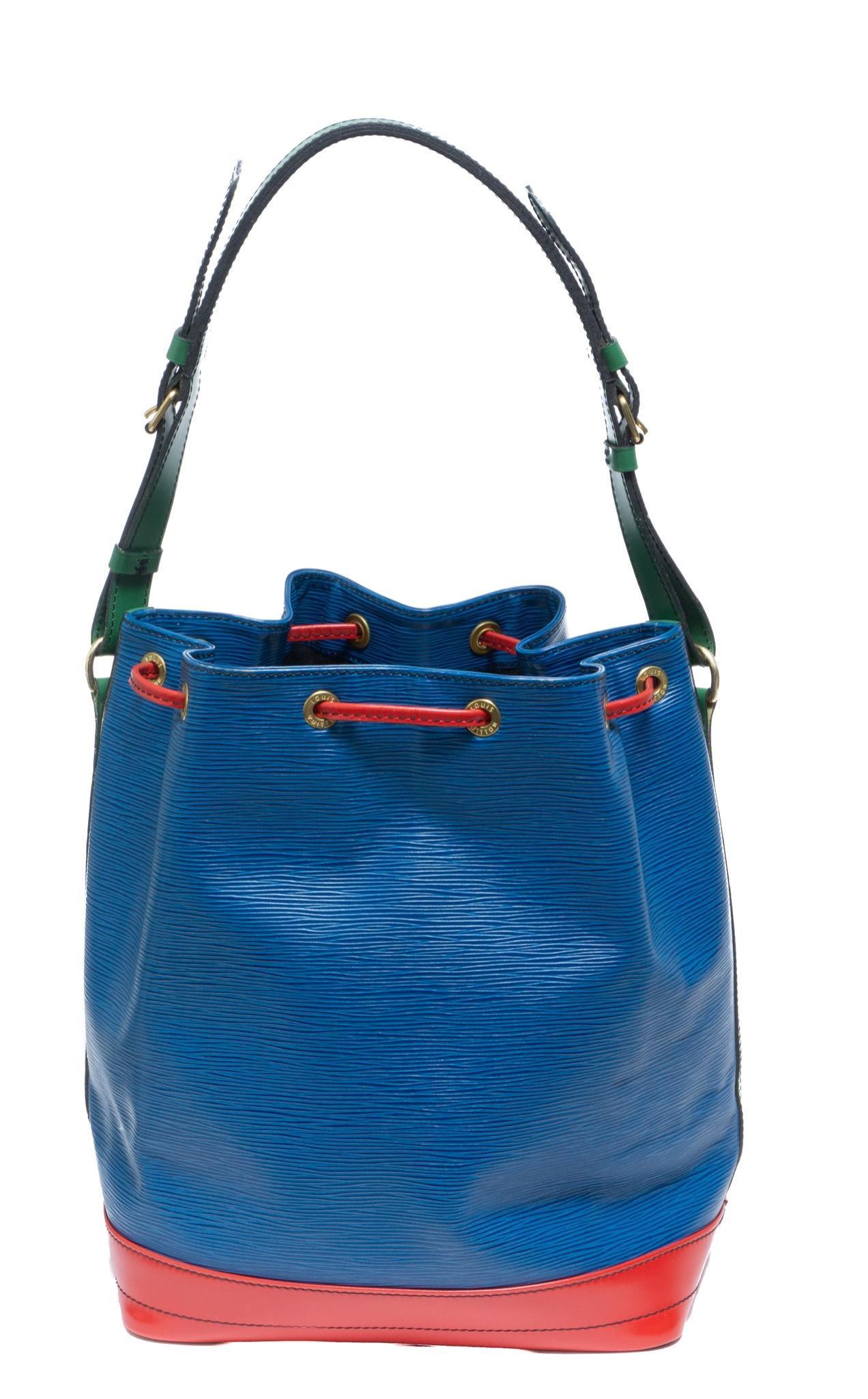 Sold at Auction: Louis Vuitton, LOUIS VUITTON 'NOE GM' RED EPI LEATHER  BUCKET BAG