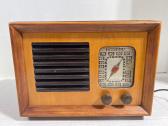 Vintage Howard Tube Radio 