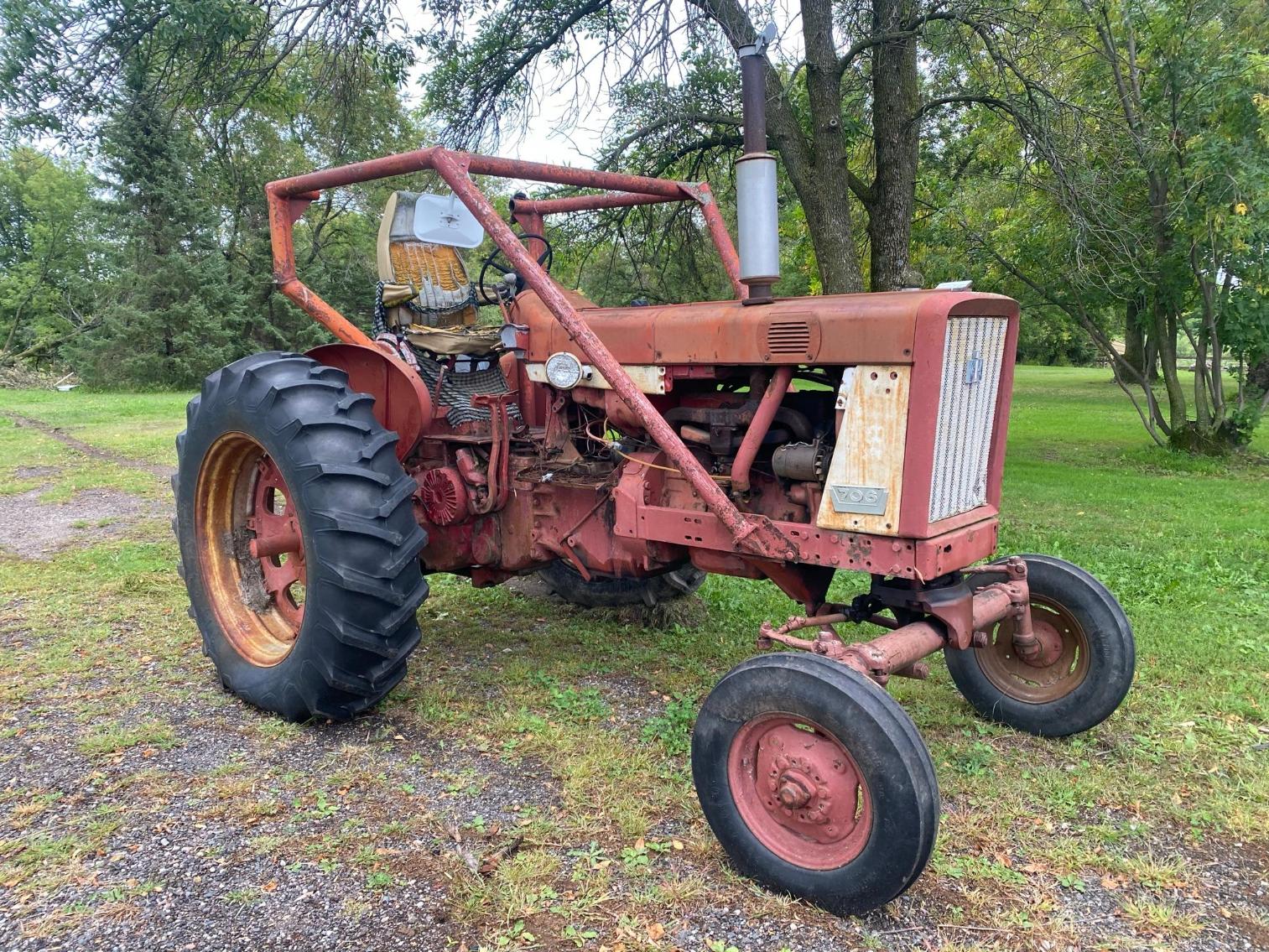Case Farmall 65A Tractor, Farm & Horse Equipment