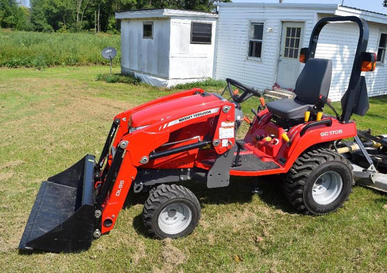 2017 Massey Ferguson GC1705 4WD With DL95 Loader, Finish Mower and Rear Blade