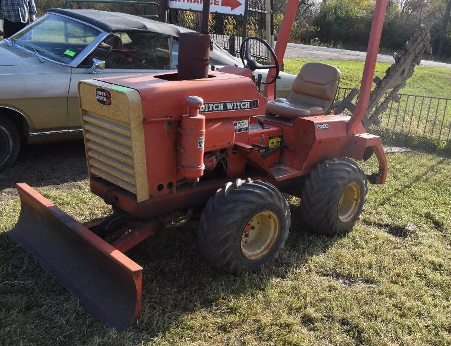 Gene Staniszewski Fall Auction: Tractors, Trucks and Collectibles