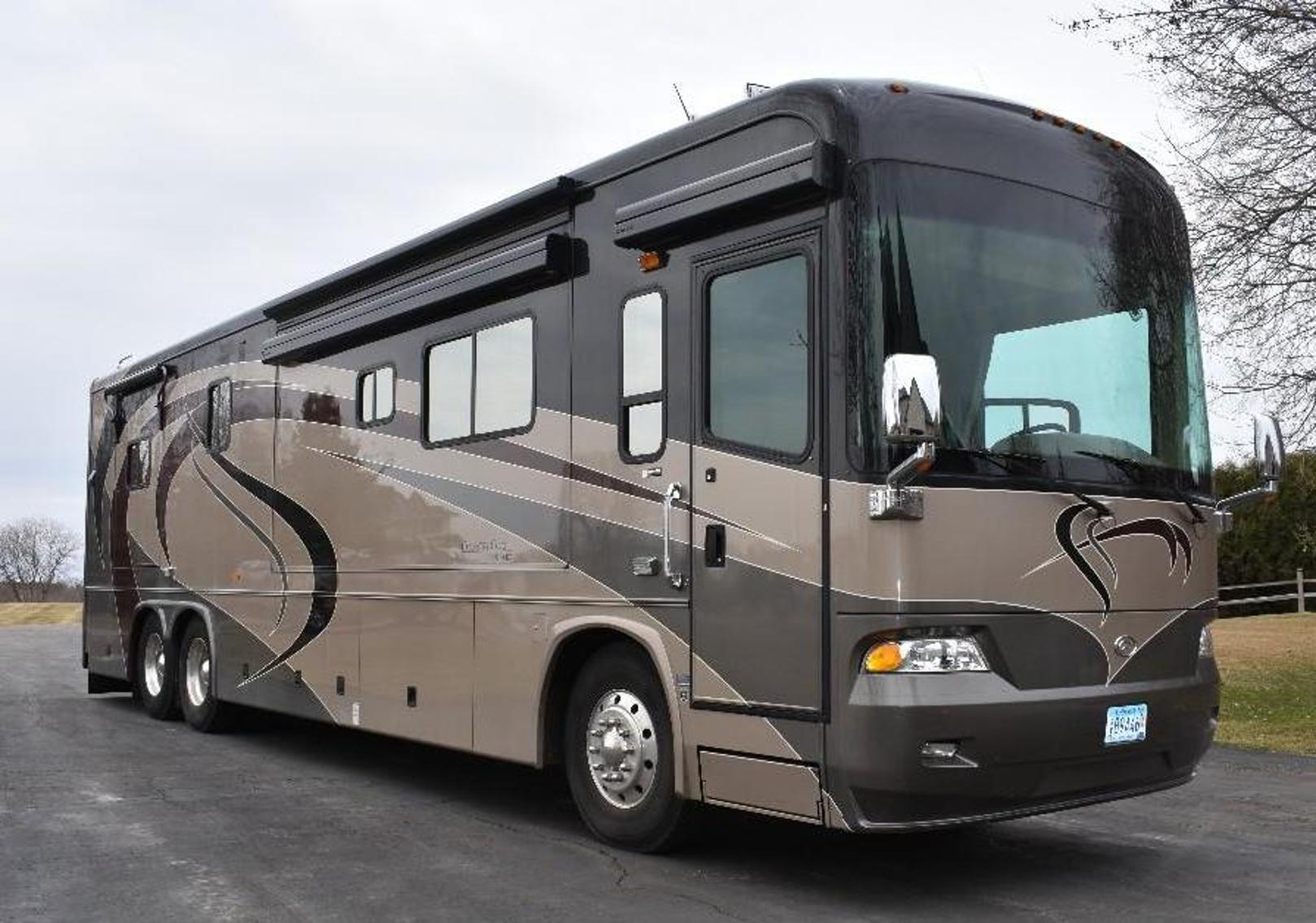 2005 Country Coach Allure 40' Motorhome