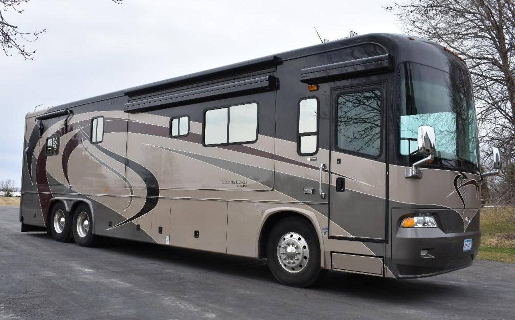 2005 Country Coach Allure 40' Motorhome