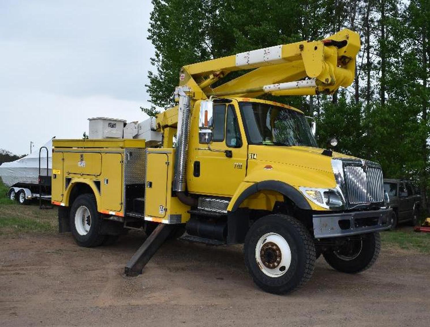 Utility Contractor Vehicles, Trucks, Semi Trailers, Cab/Chassis