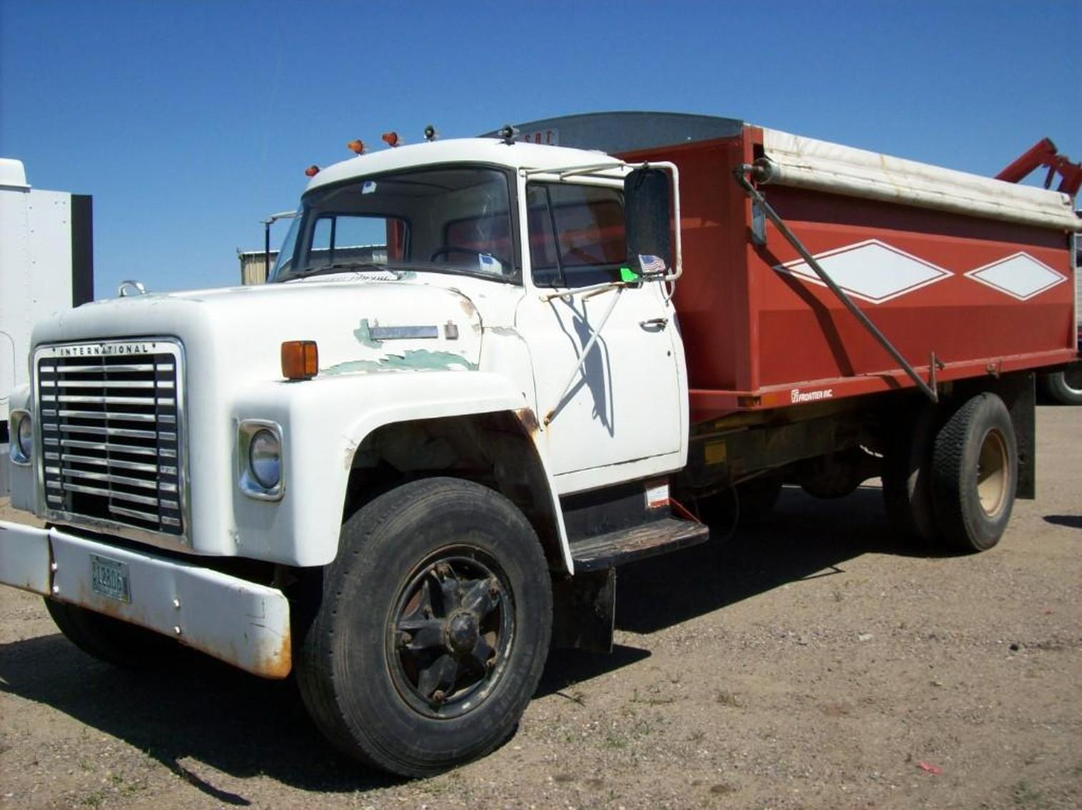 1978 International Loadstar 1700 Grain Truck