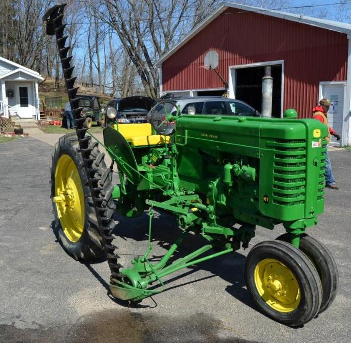 Dennis & Beverly Weiss Auction: John Deere Tractors, Machinery, Dairy Equipment, Lawn & Garden and More