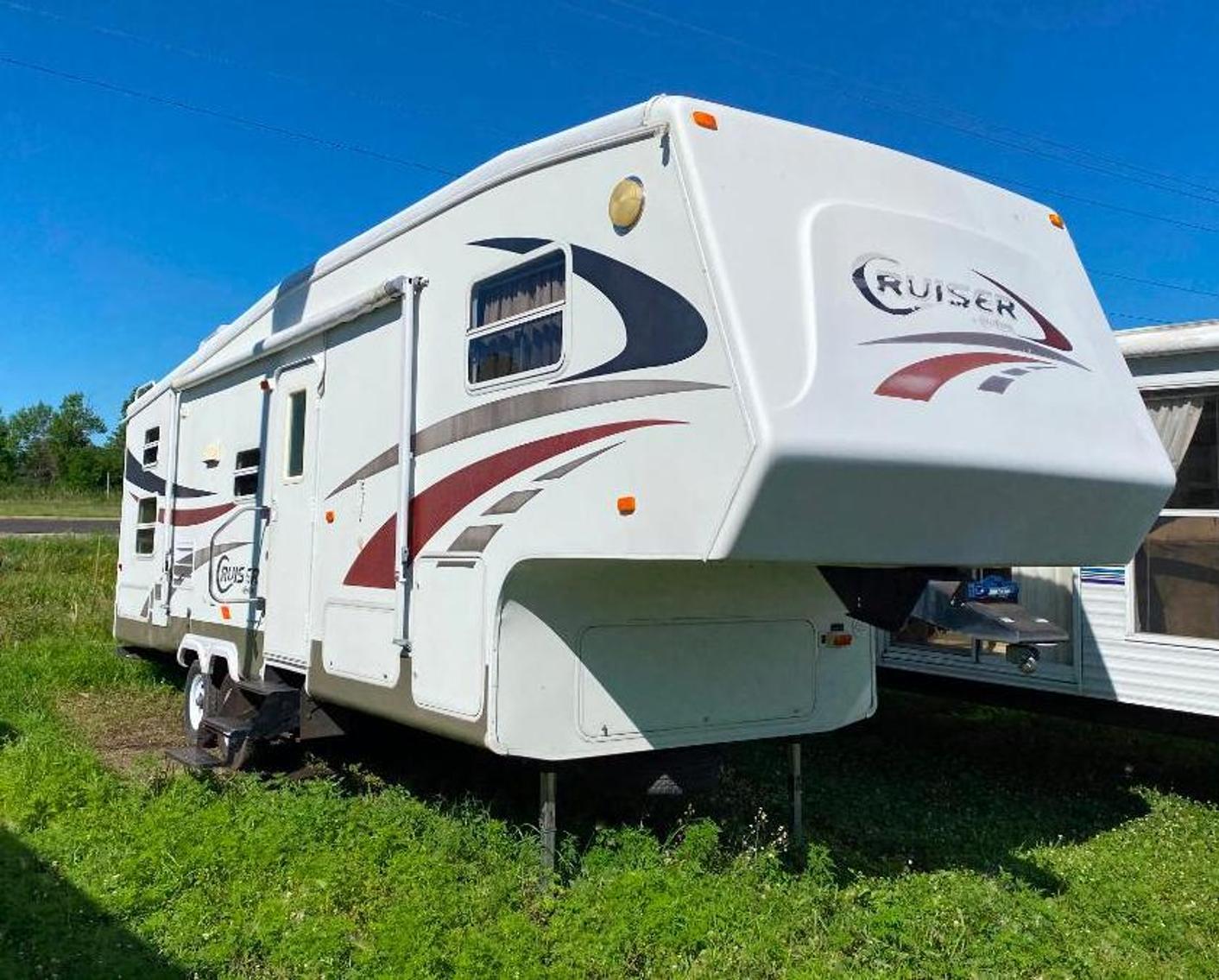 23 Units: Toy Hauler, Pickup Topper, (5) 5th Wheels & (16) Travel Trailers