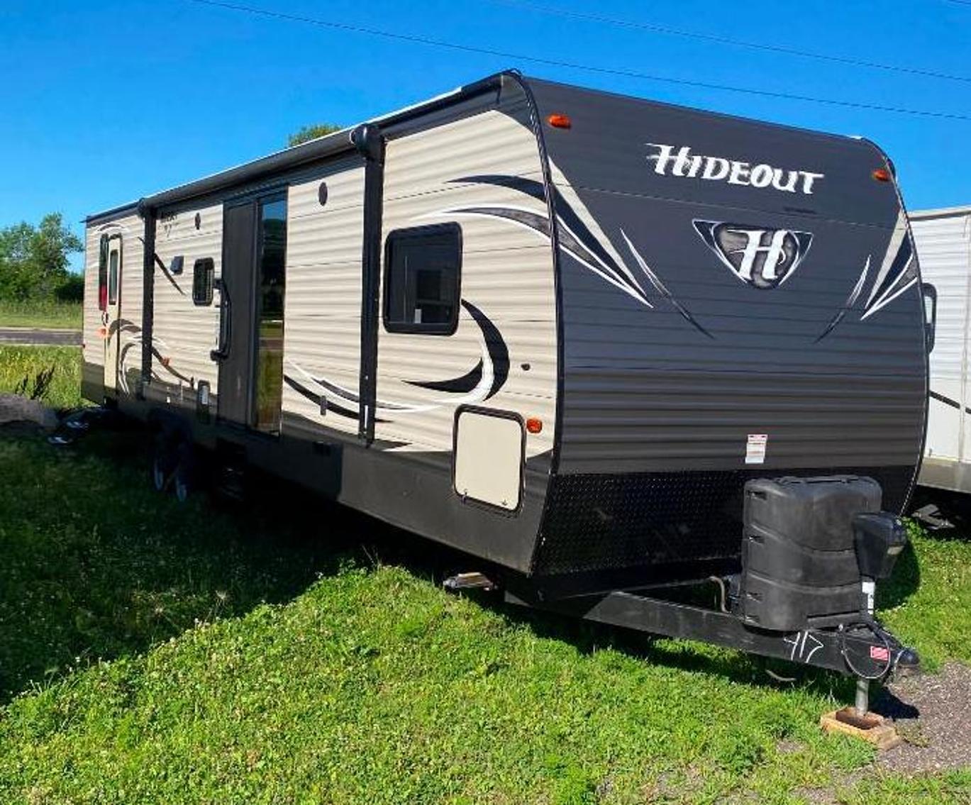 23 Units: Toy Hauler, Pickup Topper, (5) 5th Wheels & (16) Travel Trailers