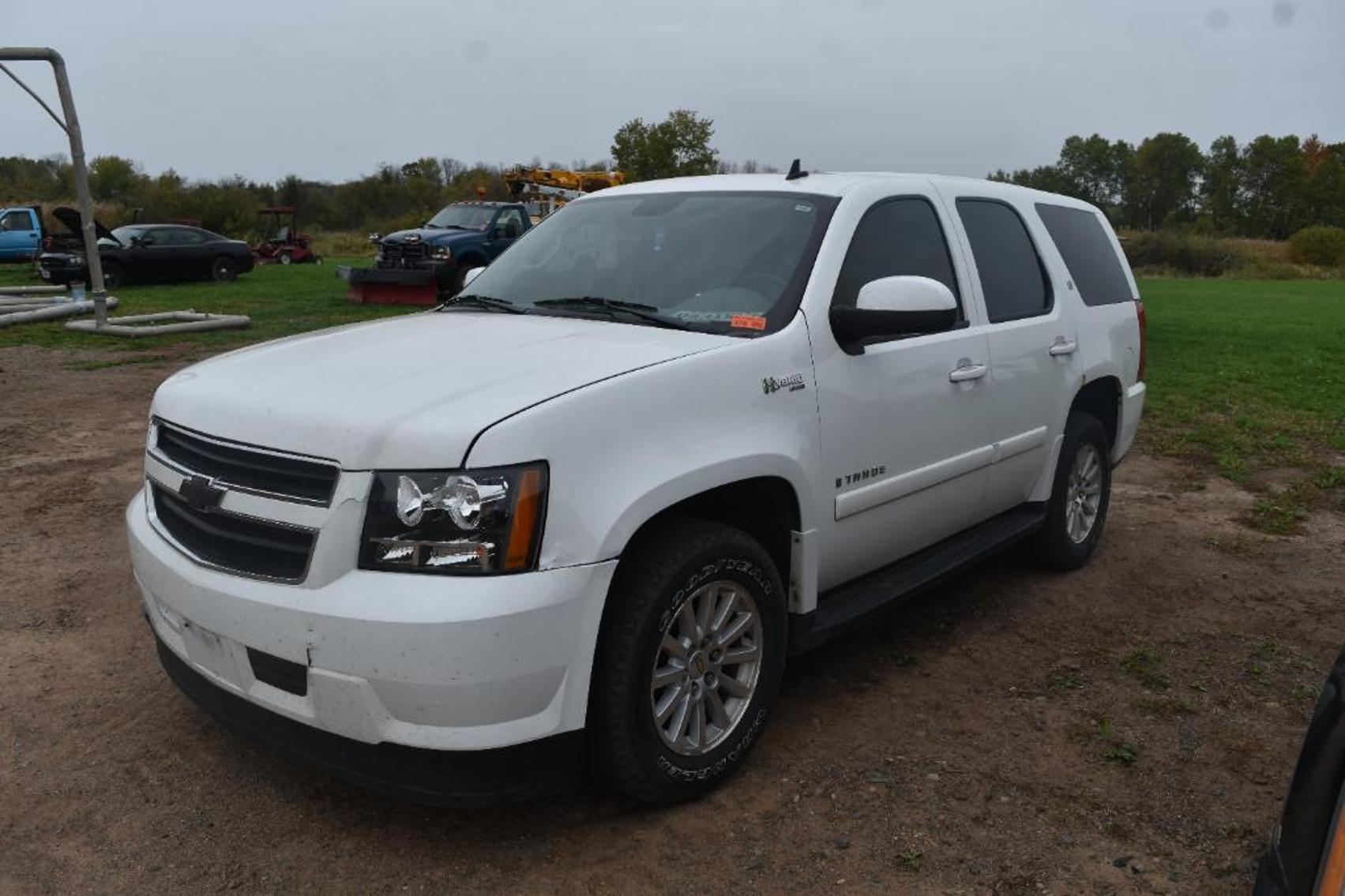 2008 Chevrolet Tahoe Hybrid, 2006 Buick Lucerne, (2) Ford  Taurus & 2010 Chrysler Town and Country, 2008 Cadillac Escalade