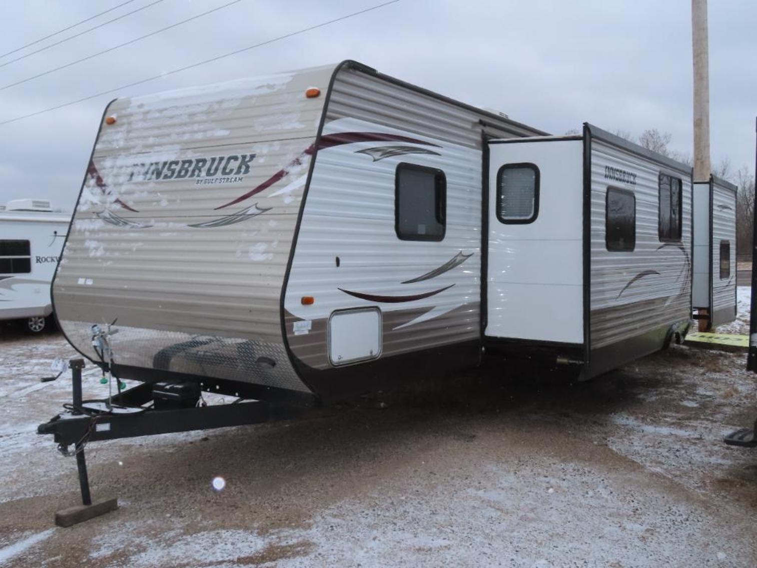 30 Units: (8) 5th Wheels and (22) Travel Trailers