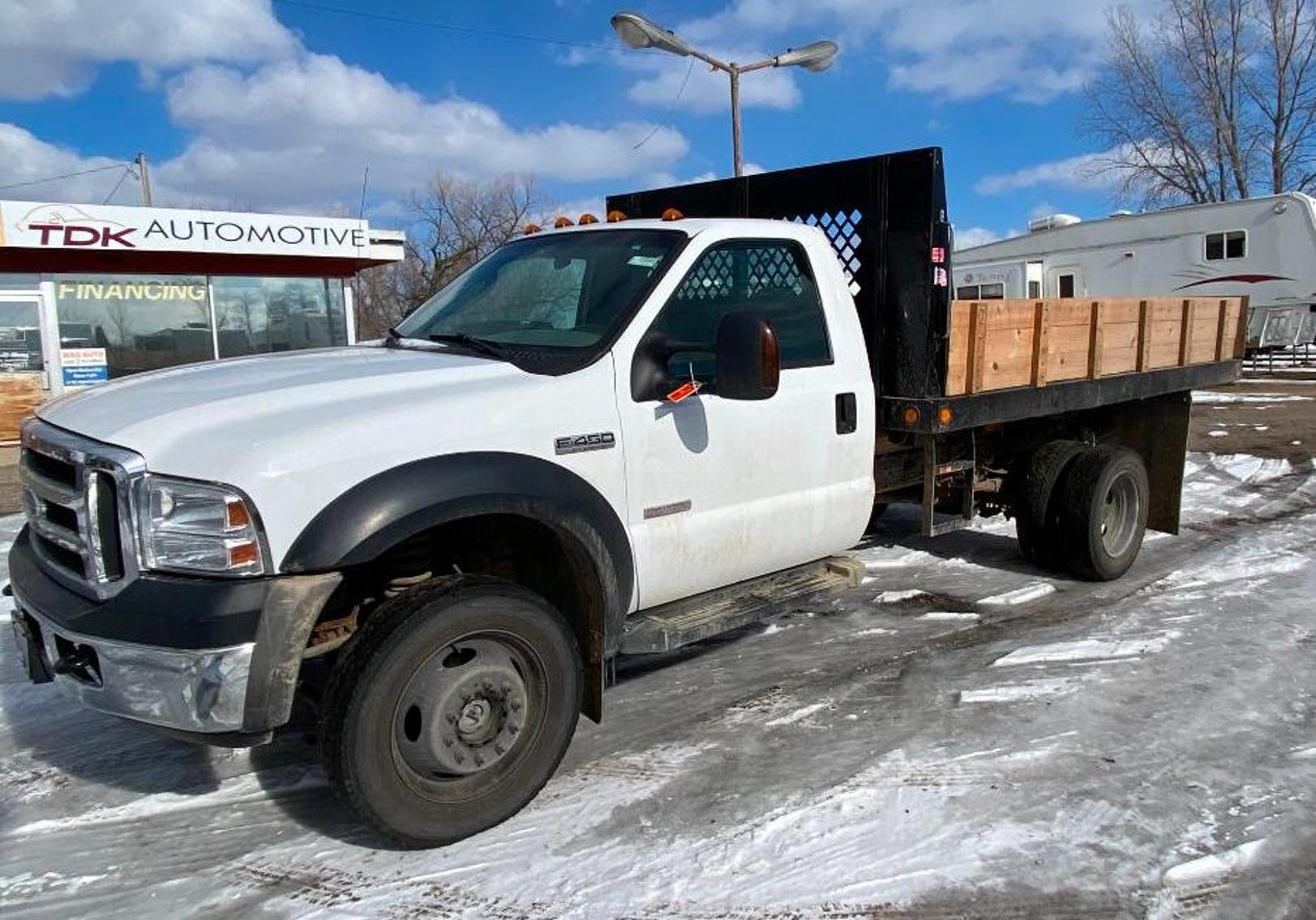 2006 Ford F-450 4X4 Diesel Automatic With 12' 4
