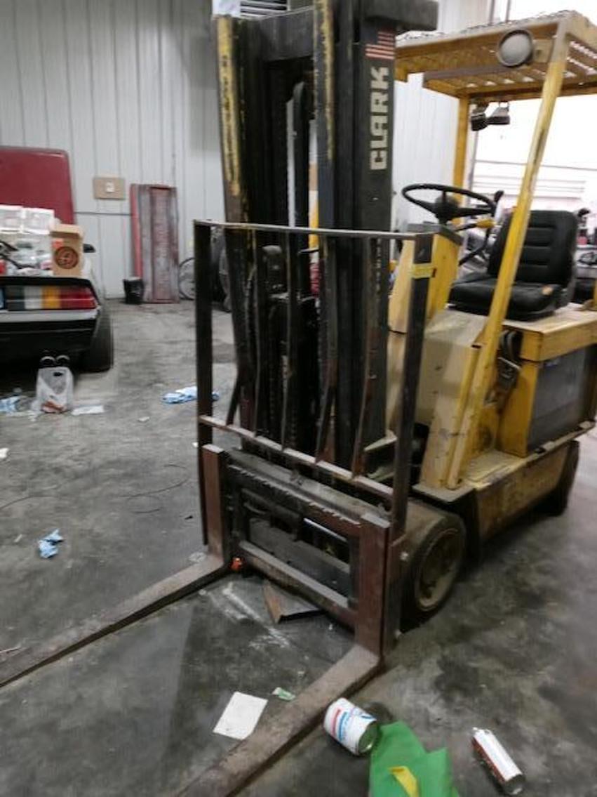 2000 Clark ECS20 Electric Forklift With Portable Charger