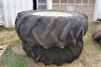 set-of-23-134-tractor-rear-tires-on-oliver-cast-rims