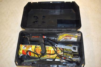 dremel-hot-glue-gun-with-glue-sticks-in-plastic-tool-case