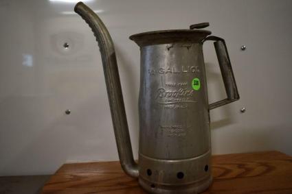 brookings-half-gallon-swing-spout-oil-can