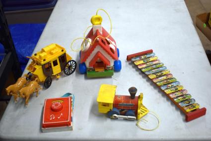 vintage-fisher-price-childrens-toys-plastic-stage-coach-toy