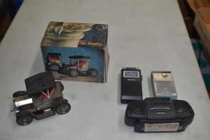 antique-car-replica-radios-assorted-vintage-radios