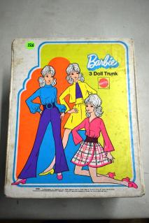 barbie-3-doll-trunk-with-dolls