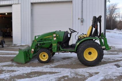 2012-john-deere-2720-hst-utility-tractor-diesel-with-200cx-loader-and-61-bucket-front
