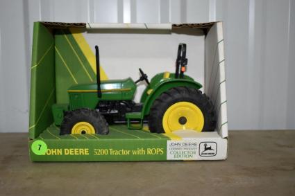 ertl-john-deere-5200-tractor-with-rops-collectors-edition-with-box-1-16th