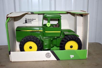 ertl-john-deere-4-wheel-drive-tractor-with-box-1-16th