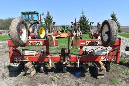 dakon-8-row-30-row-crop-cultivator-flat-fold-danish-tine-3pt-gauge-wheels