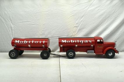 smith-miller-mobil-oil-truck-with-mobil-oil-tanker-2-piece-repainted-nice-condition-34