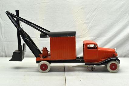 1930s-press-steel-marion-dirt-shovel-mounted-on-truck-with-battery-headlights-repainted-custom-toy-22