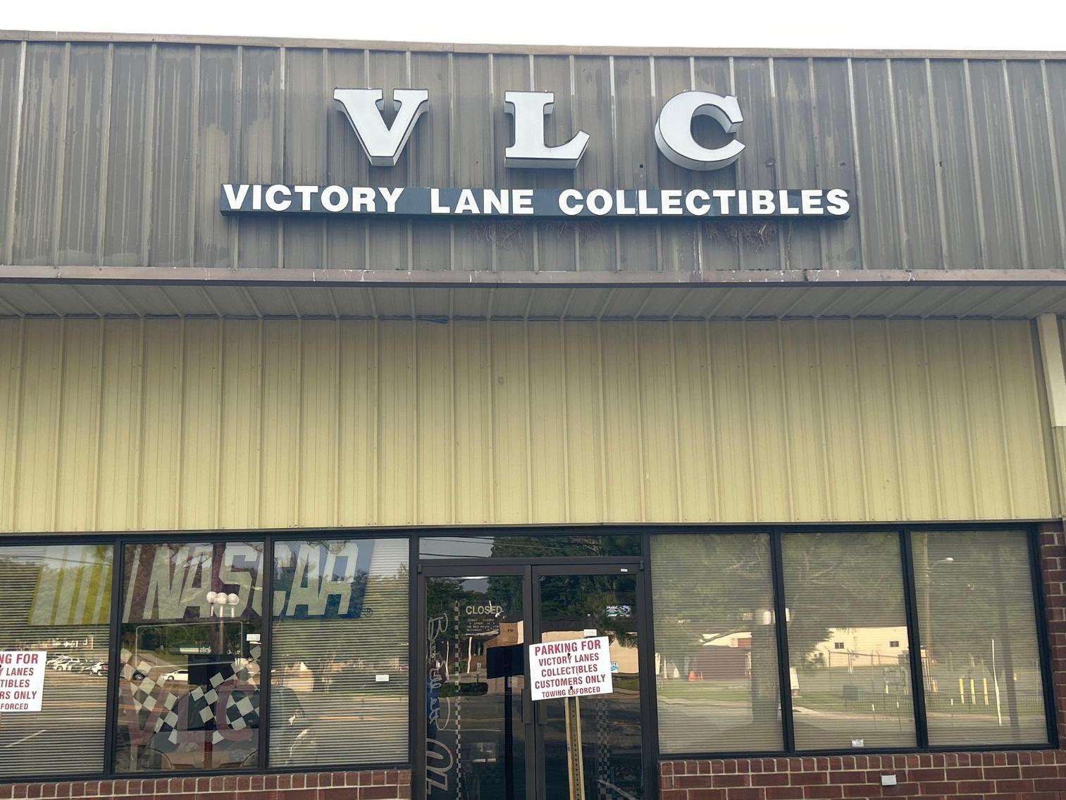 Victory Lane Collectibles Auction (Nascar, Sports Collectibles, Fixtures)