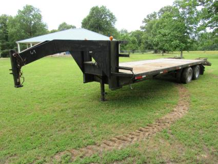 20-gn-trailer-with-5-dovetail-and-folding-ramps-dual-tandem-axle-led-lights