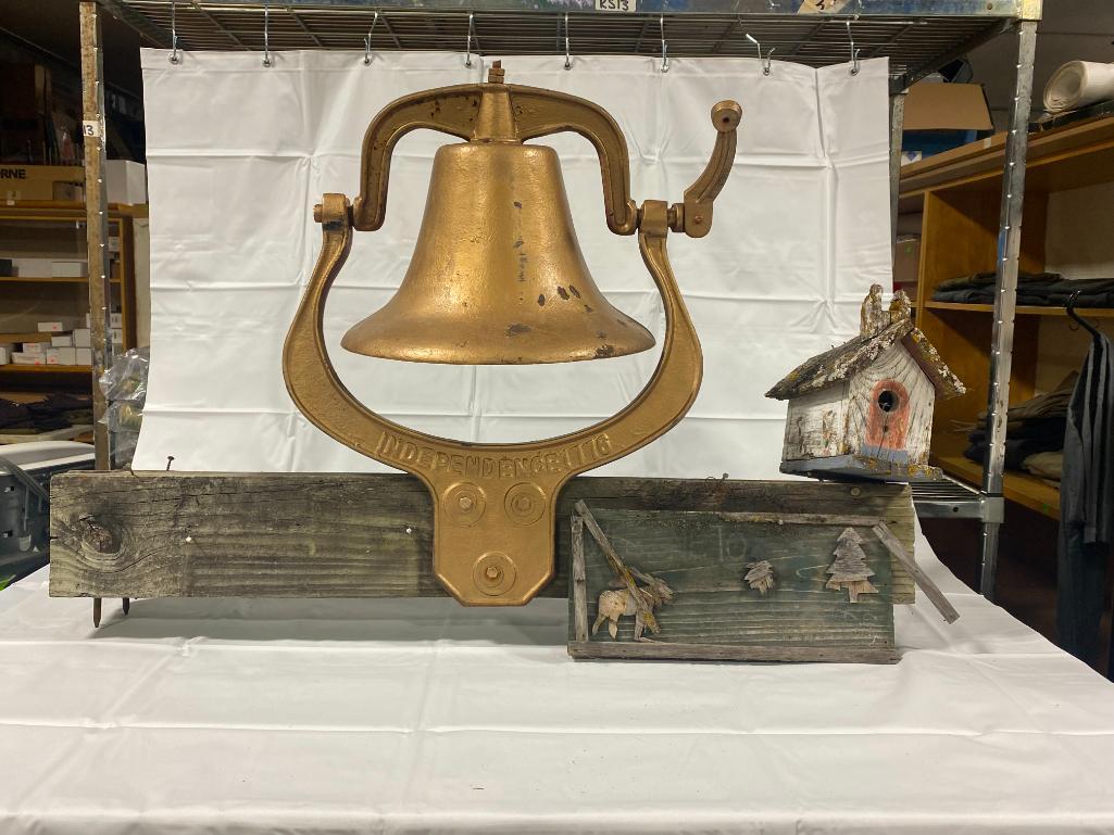 independence-1776-cast-iron-bell-on-wood-bracket-painted-gold