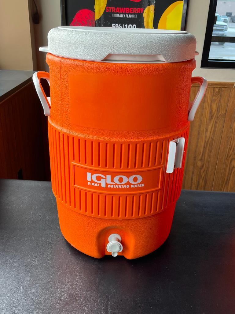 igloo-5-gallon-drink-dispenser-cooler