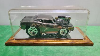 die-cast-model-car-w-display-case