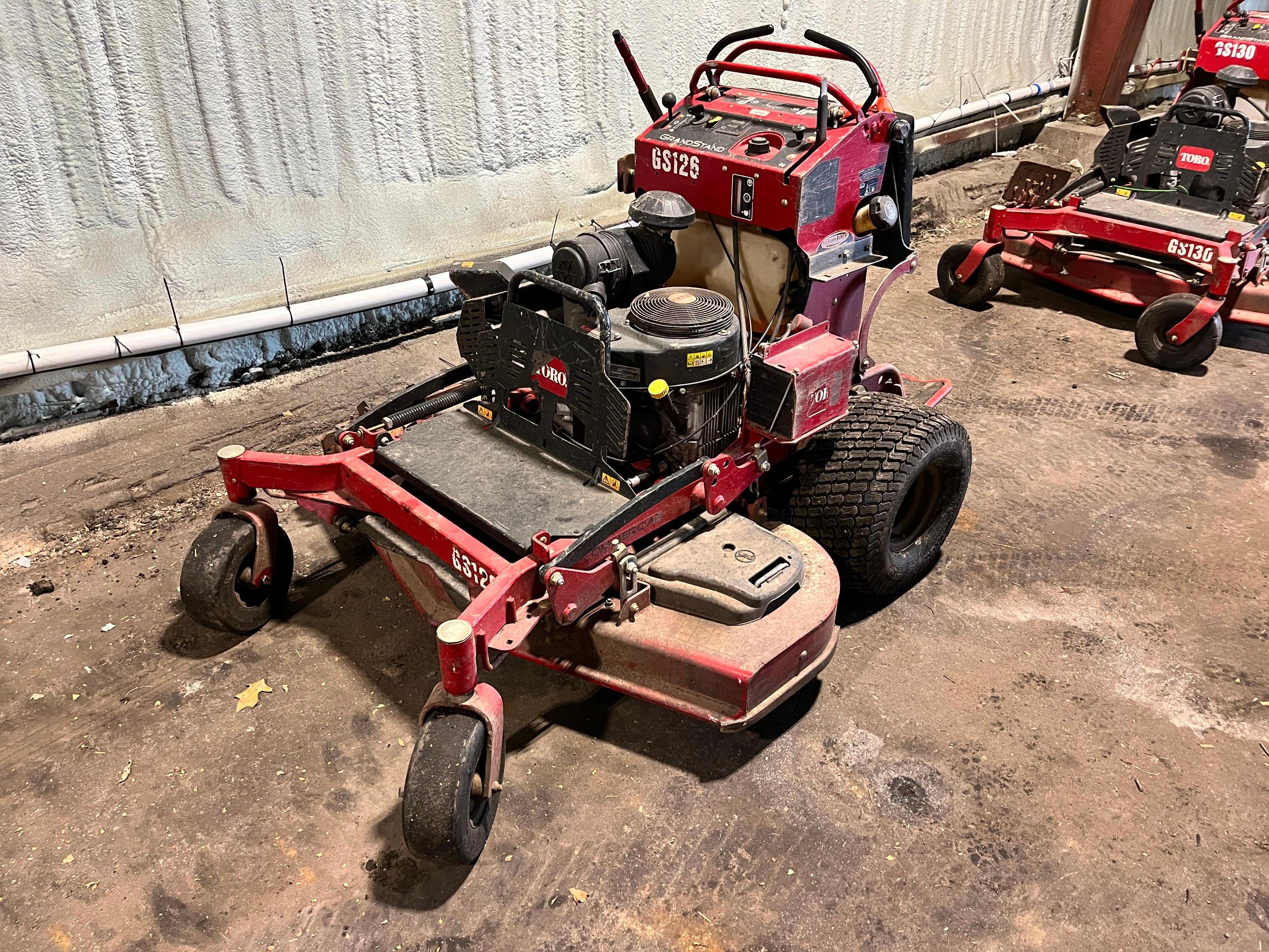 TORO GRANDSTAND COMMERCIAL MOWER SN:406907385 Powered