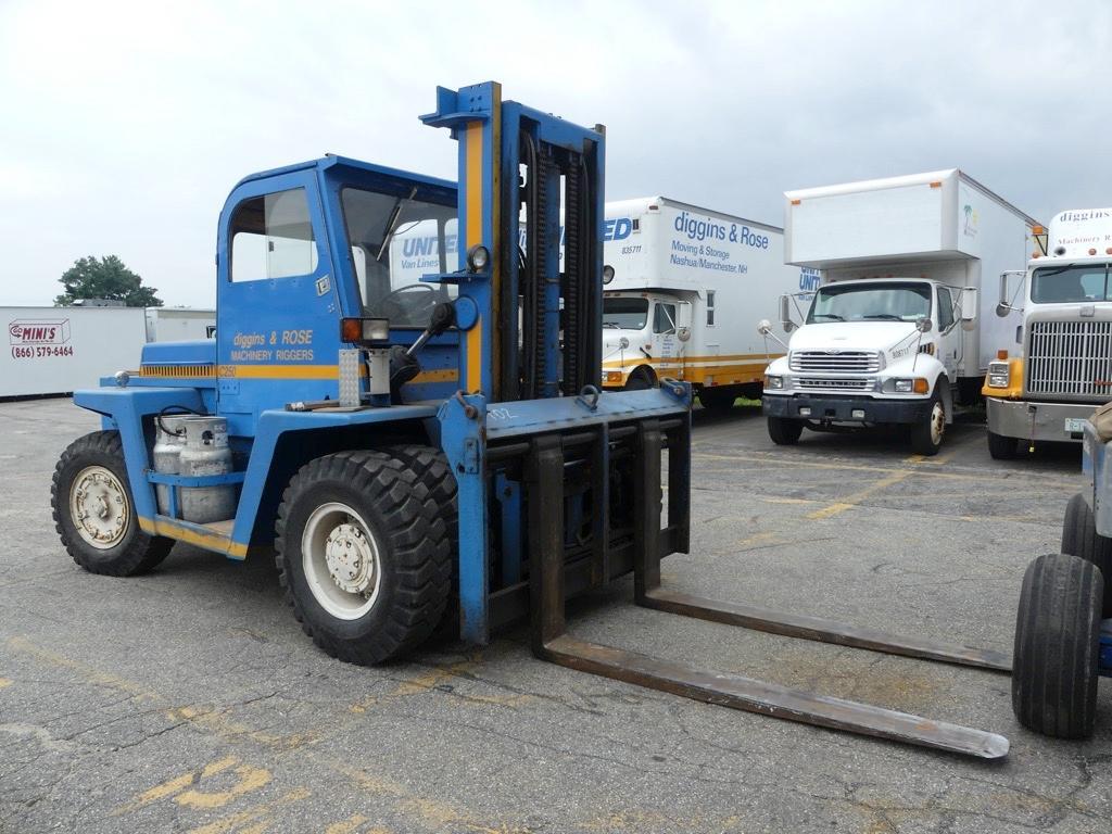 CLARK CY-250S FORKLIFT SN:Y1425-53-2104 Powered By LP