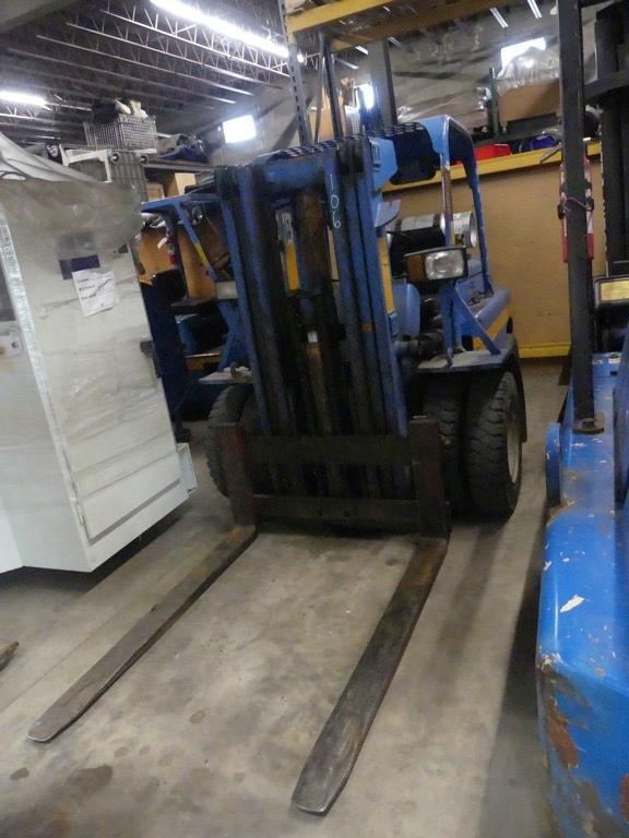 HYSTER FORKLIFT Powered By LP Engine Equipped With