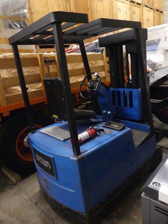 CROWN 30SCTT-S FORKLIFT SN:H-6574 Electric Powered