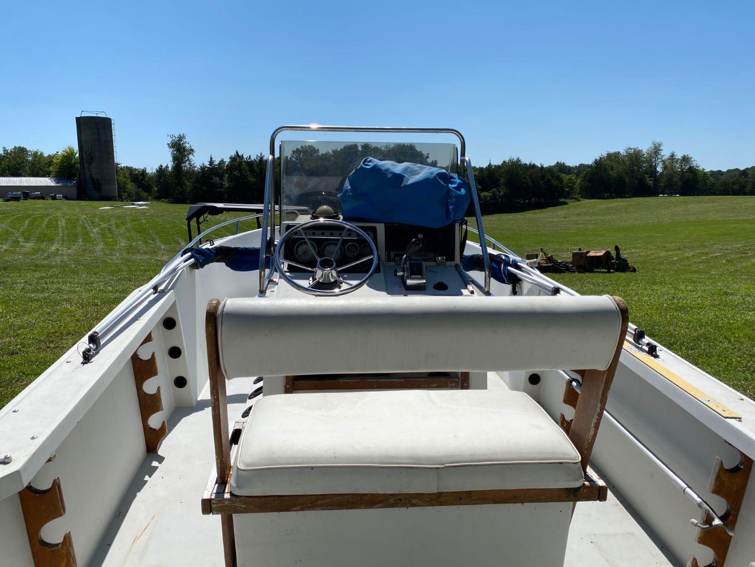 Image for 1987 Wellcraft Fisherman Model 20’ With 2000 Venture Trailer