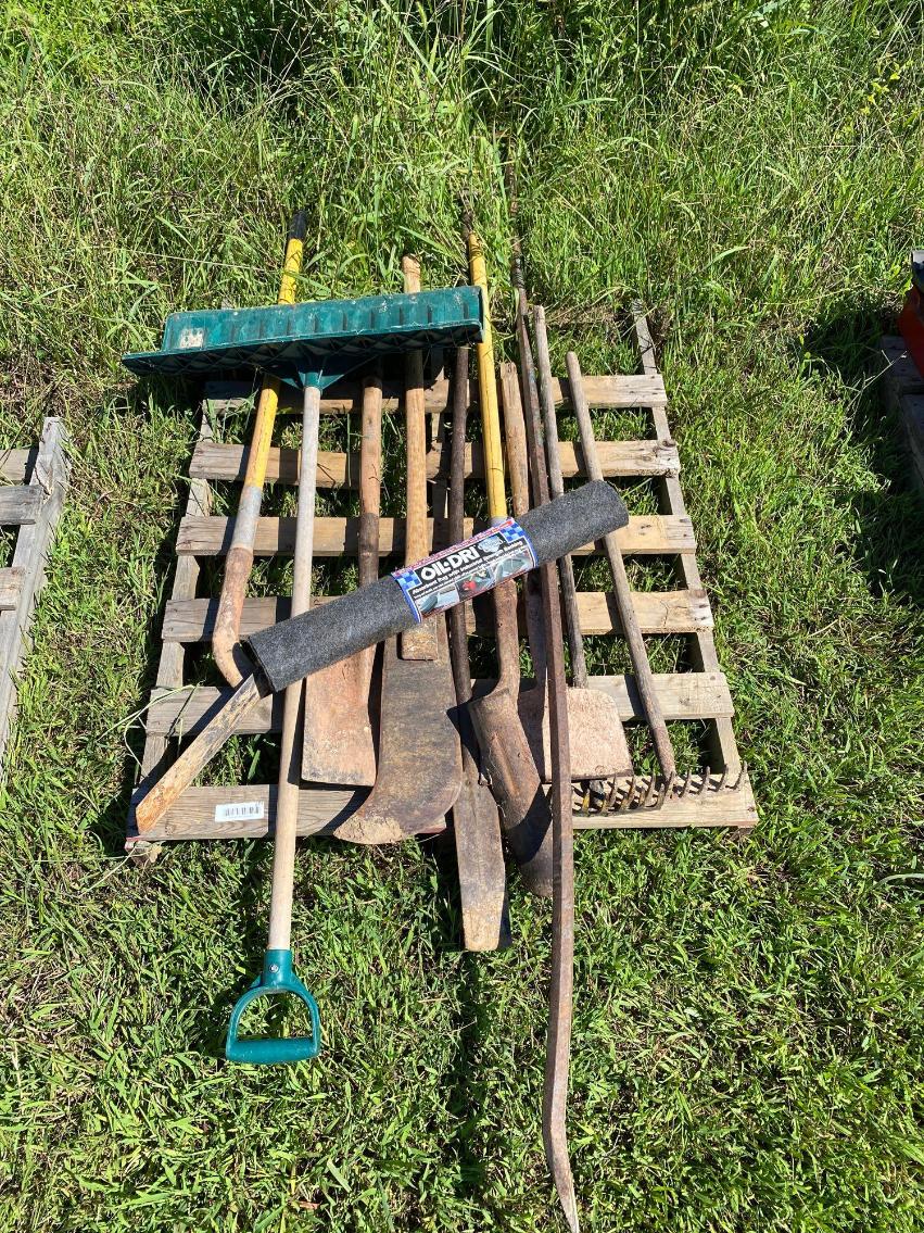 Image for Pallet of Misc Garden Tools
