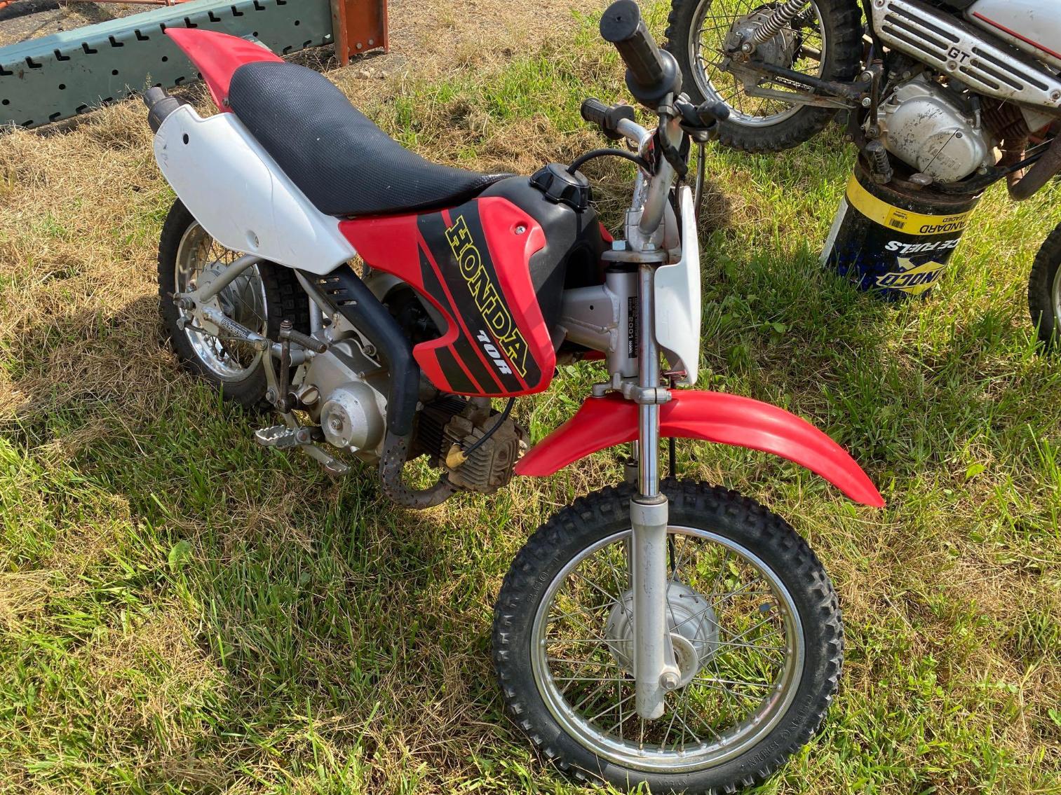 Image for 2001 XR70R Honda Dirt Bike 4 Stroke- Runs well per seller