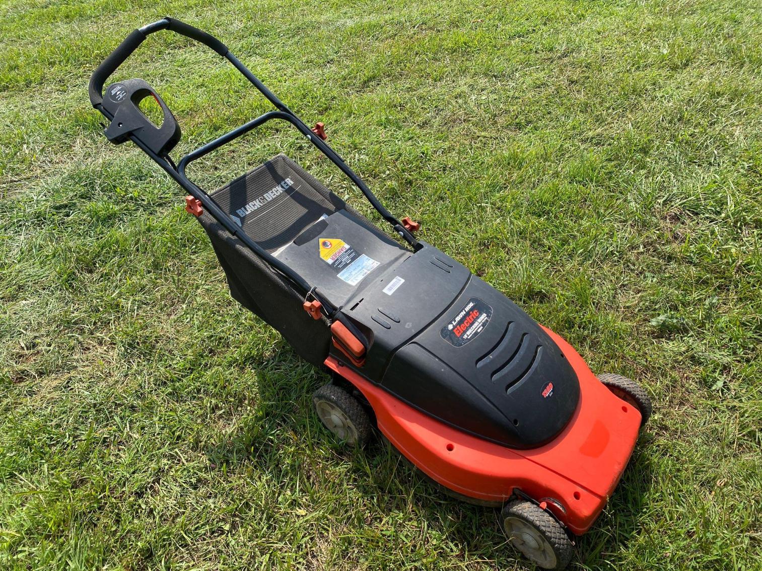 Image for Black and Decker Lawn Hog 19