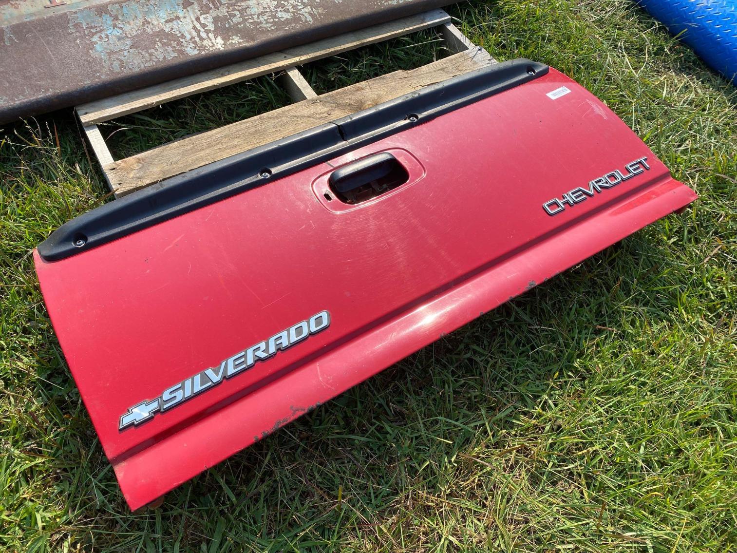 Image for Early 2000s Chevy Step-side Tailgate 