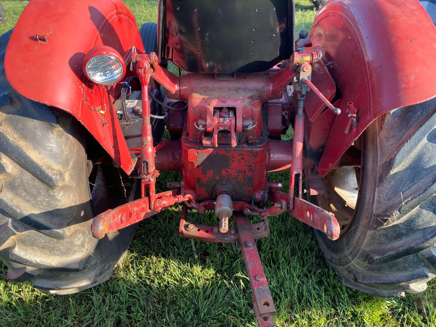 Image for International 424 Tractor, Does Not Have Power Steering